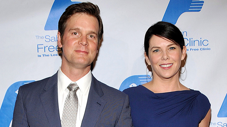 Peter Krause and Lauren Graham posing together