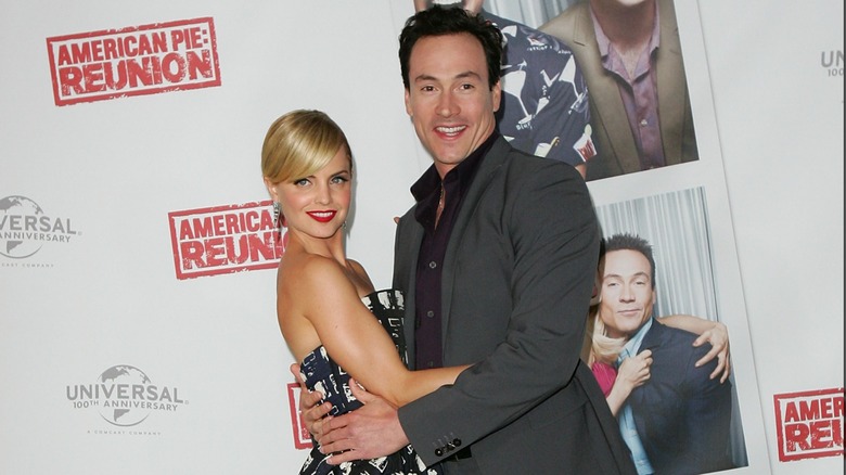 Mena Suvari with Chris Klein