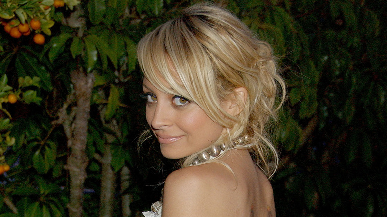 Nicole Richie looking over shoulder