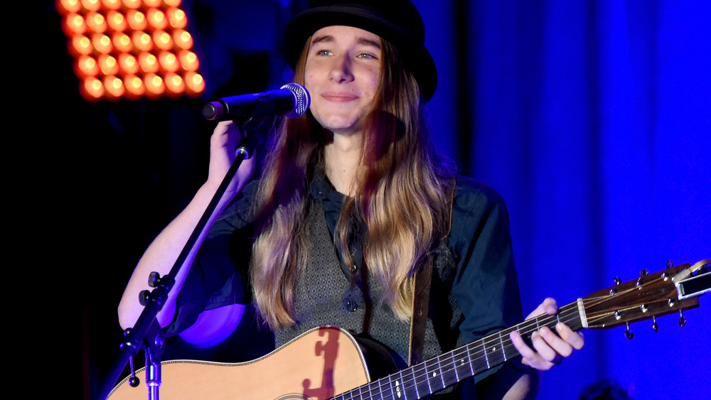 Sawyer Fredericks performing live