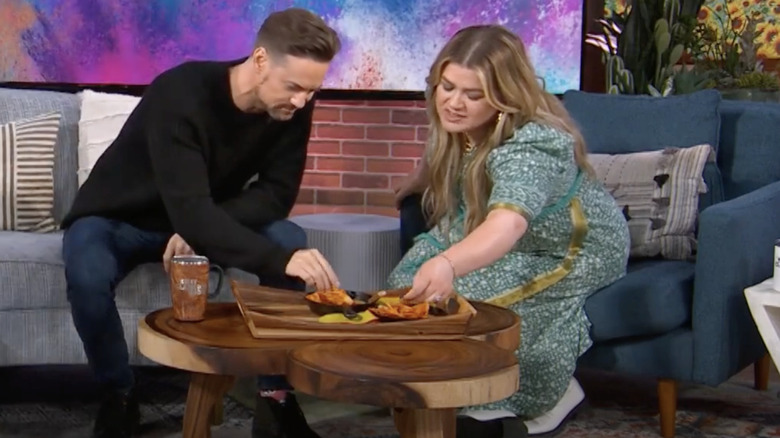 Shane West sharing chips and queso with Kelly Clarkson