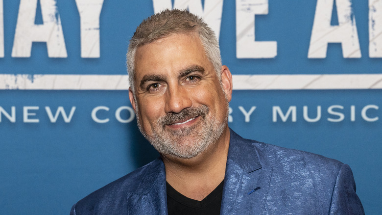 Taylor Hicks smiling in blue