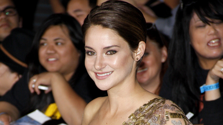 Shailene Woodley with short hair 