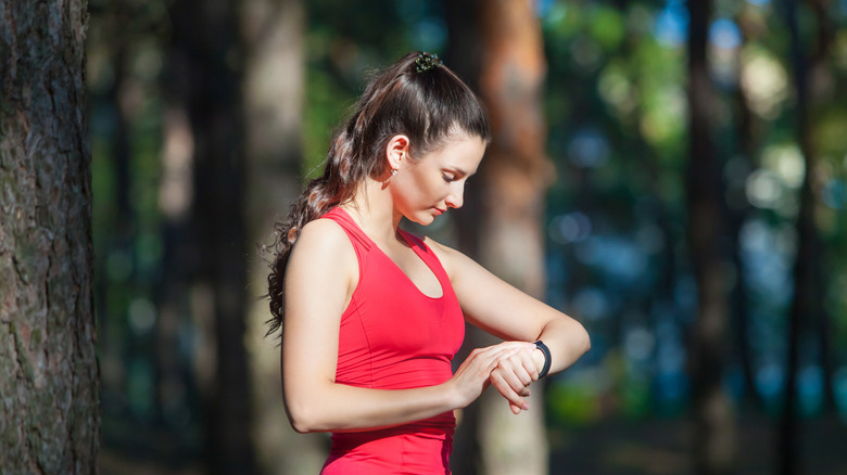 Fitbit charge 3 vs online fitbit charge 4 comparison