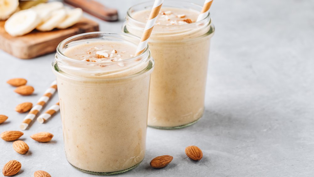 Almond milk smoothie