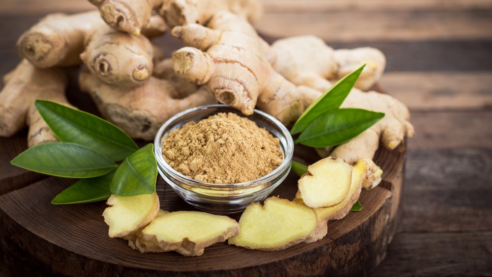 Ginger root and ginger powder for ginger tea