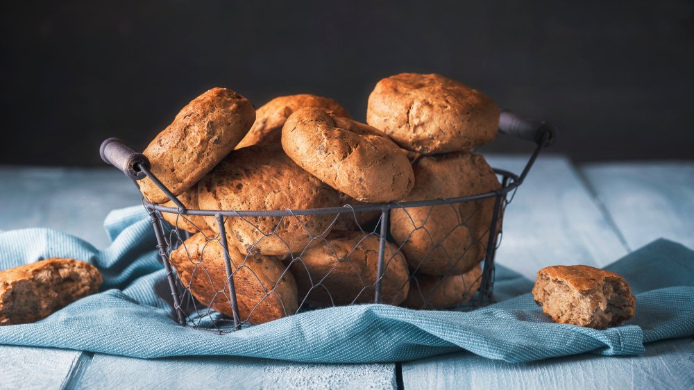 A basket of bread rolls