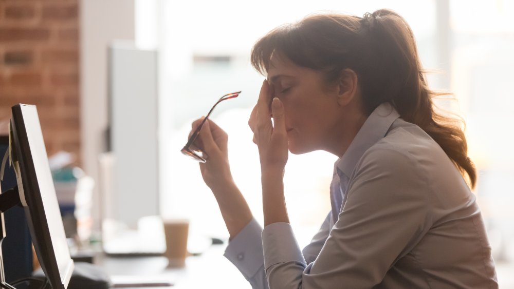 woman experiencing a migraine