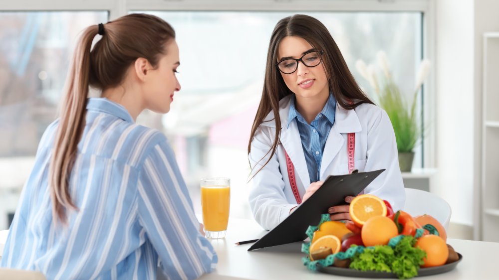 A dietitian counseling her patient