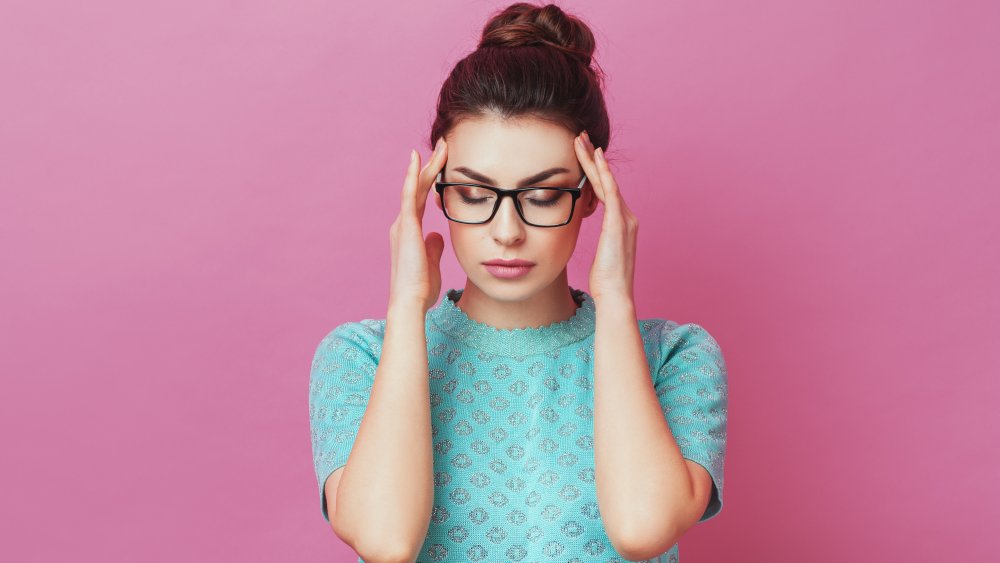 woman with headache 