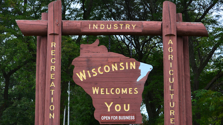 Wisconsin Welcome sign 