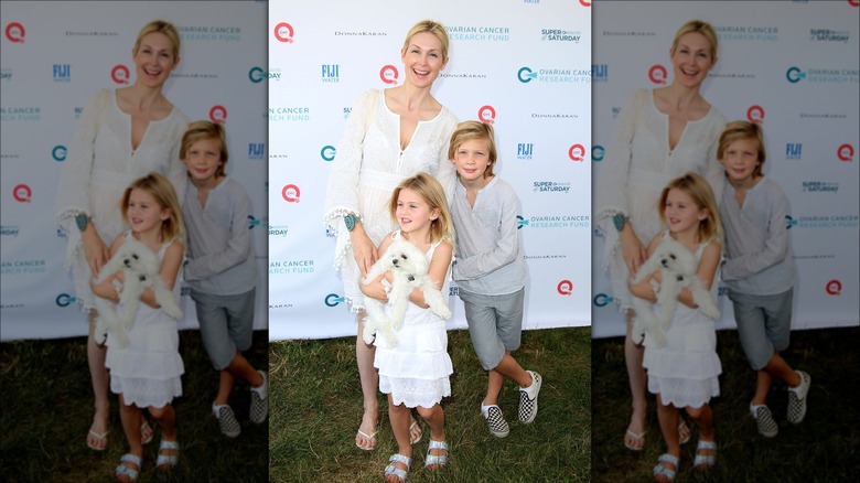 Kelly Rutherford with her children