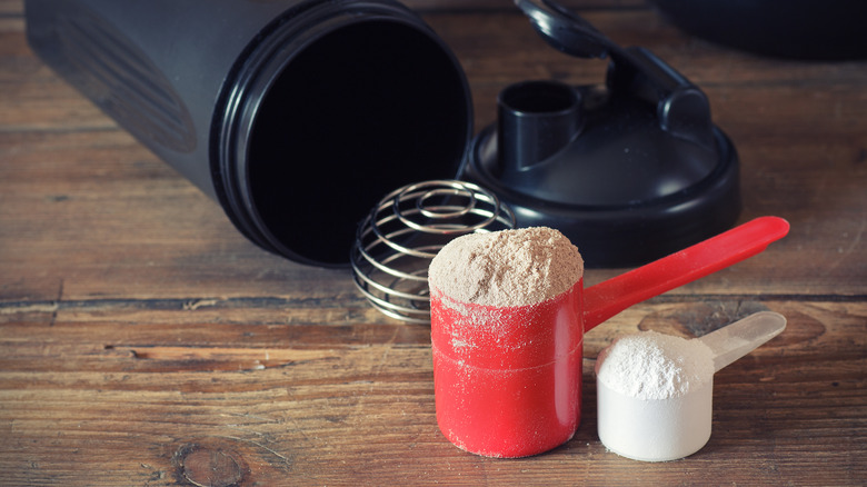 Whey protein with blender bottle