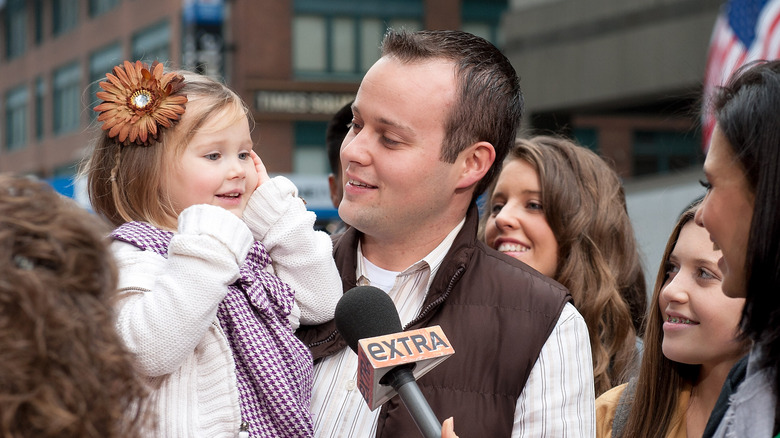 josh duggar holding daughter smiling