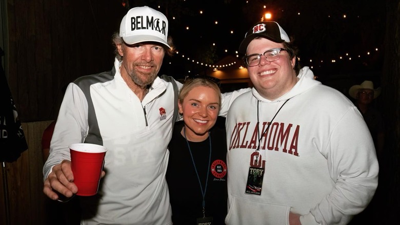 Toby Keith, Haley Covel, Stelen Keith Covel smiling