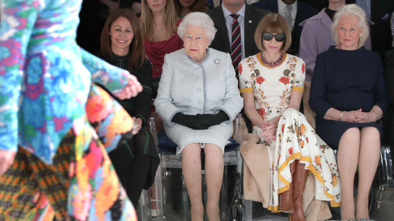 Queen Elizabeth, Anna Wintour, and Angela Kelly at fashion show