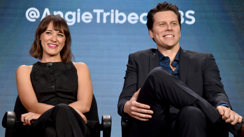 Rashida Jones sitting with Hayes MacArthur