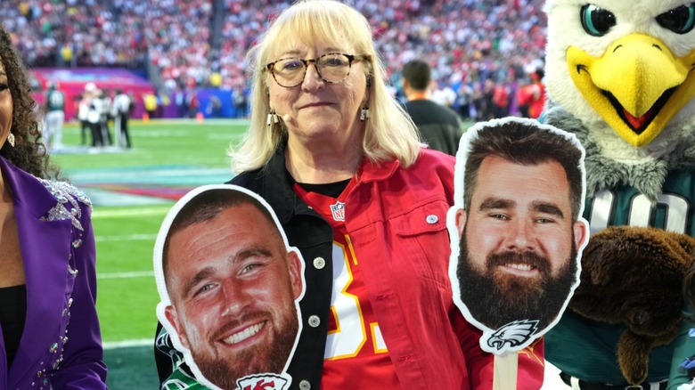 Travis and Jason Kelce's Mother Donna Confirms Who She's Rooting For with  Super Bowl Outfit