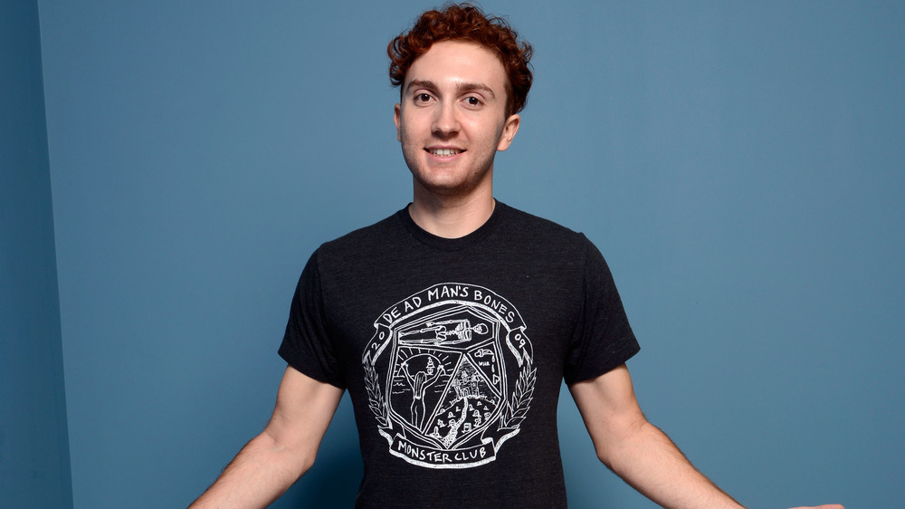 Daryl Sabara posing