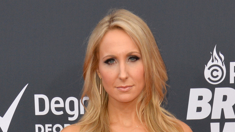 Nikki Glaser posing