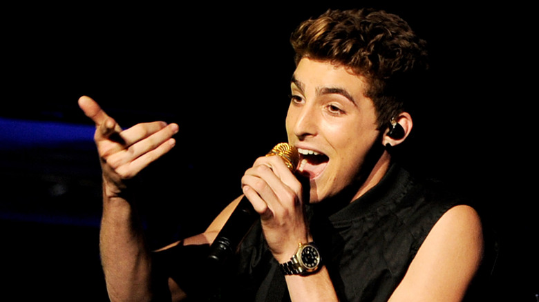 Jackson Guthy singing in 2013