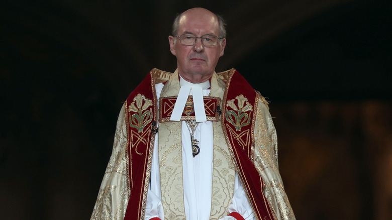 Dean of Windsor David Conner in red and white robes