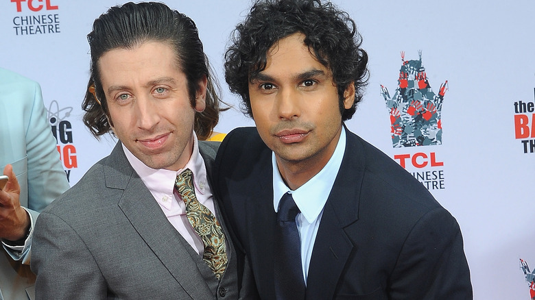 Simon Helberg and Kunal Nayyar posing