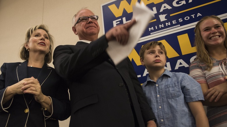 Gwen Walz, Tim Walz, Gus Walz, Hope Walz standing together