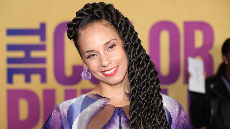  Alicia Keys at a red carpet