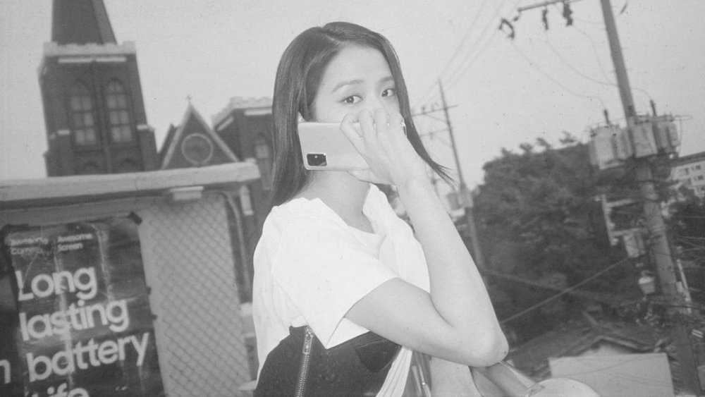 Jisoo from Blackpink promoting Samsung