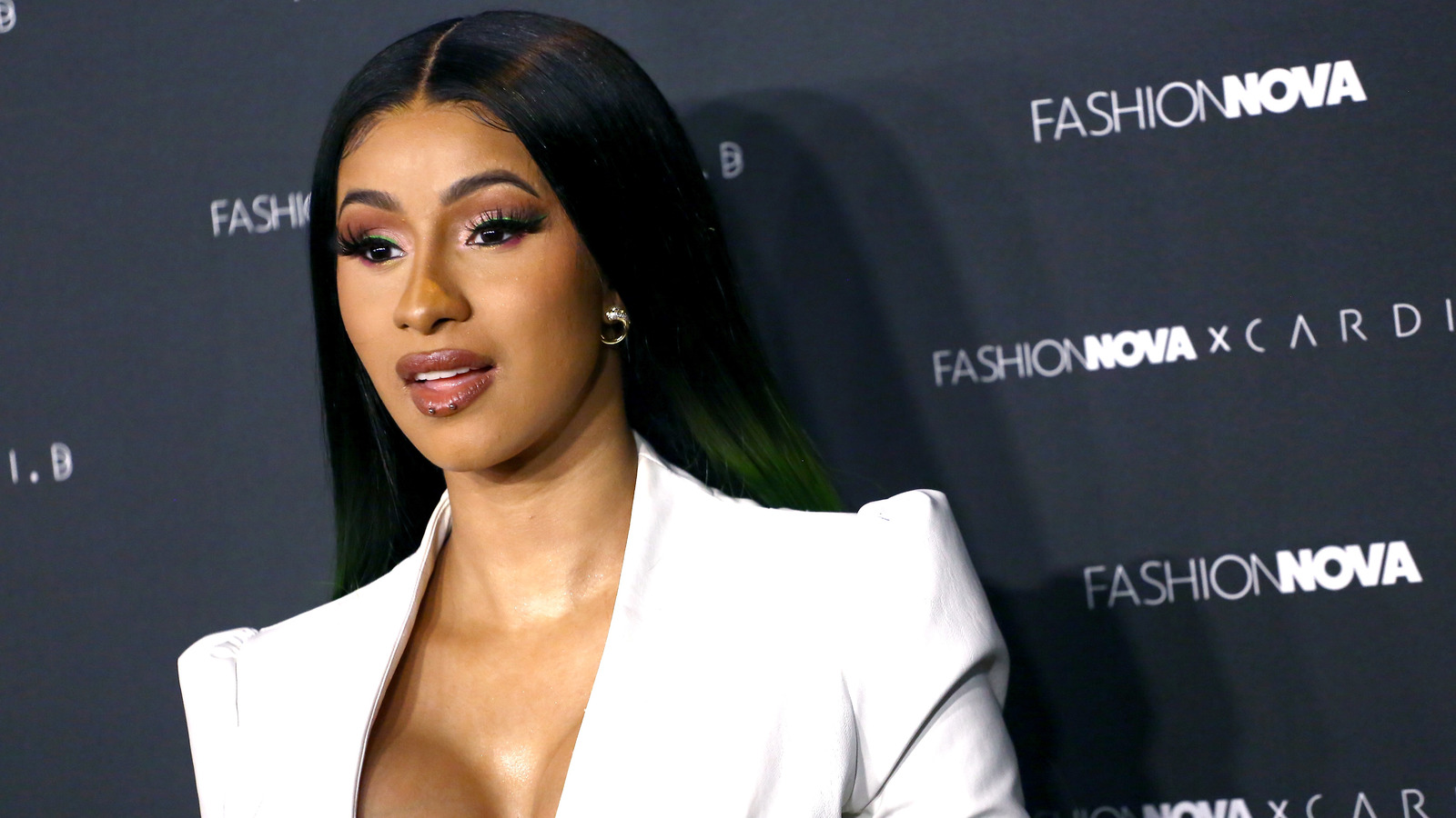 mil millones entregar tono Why Cardi B's Reebok Ad Caused So Much Controversy