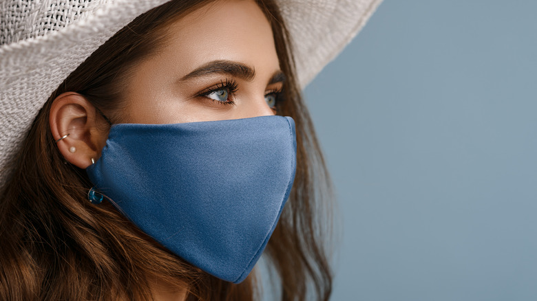 Woman wearing a blue cloth mask