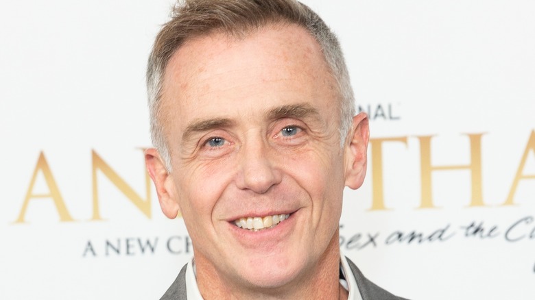 David Eigenberg poses on the red carpet