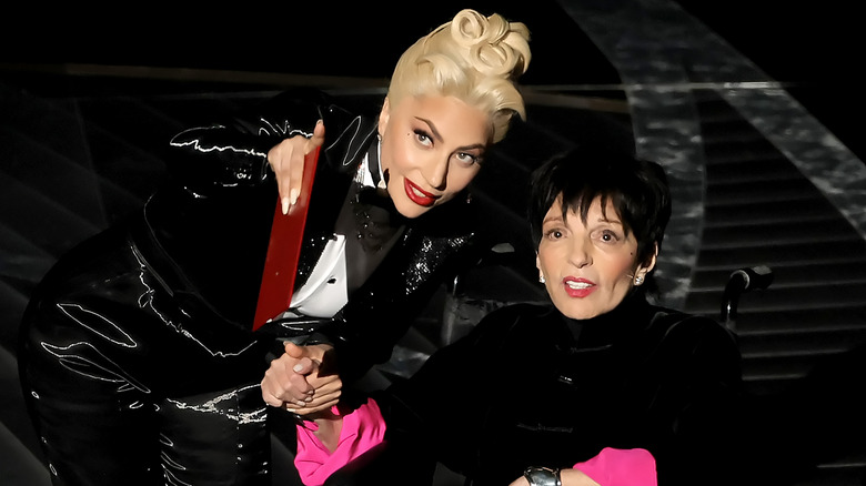 Lady Gaga & Liza Minnelli posing together at the Oscars