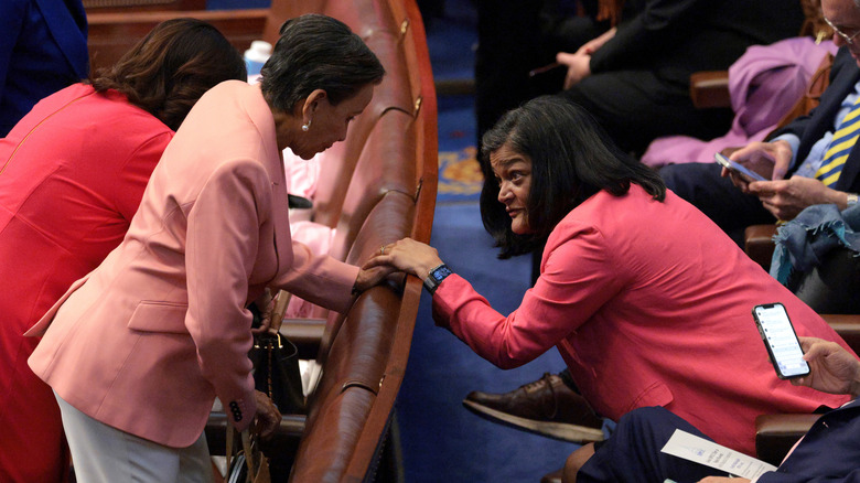 Representatives talking in Congress