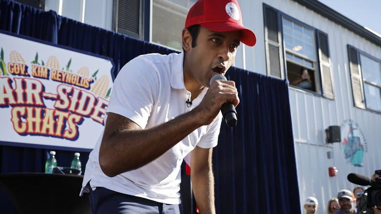 Vivek Ramaswamy raps at Iowa State Fair