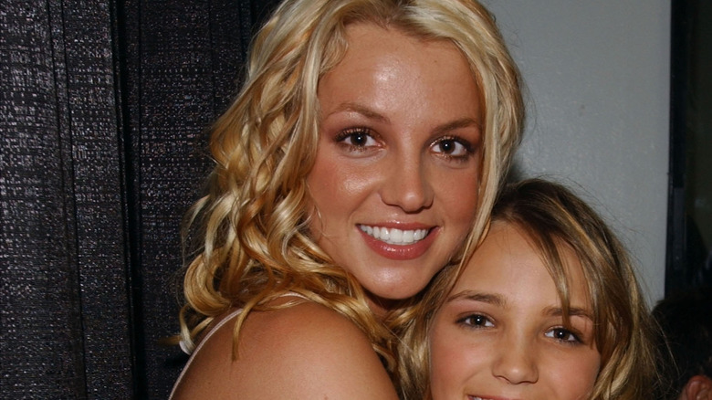 Britney and Jamie Lynn Spears embracing