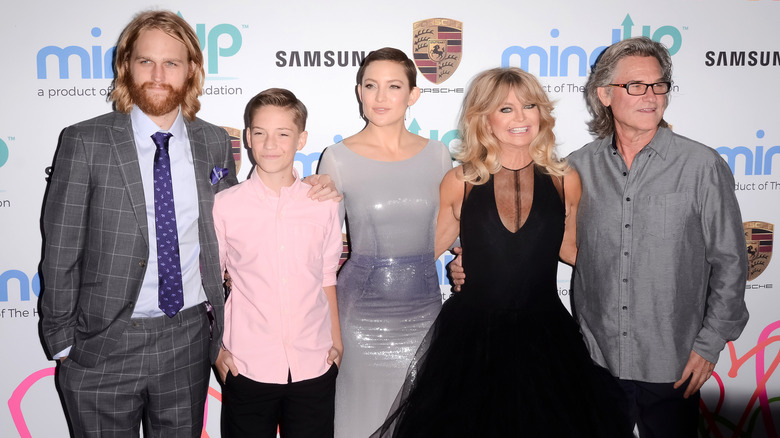 Goldie Hawn and Kurt Russell with their family