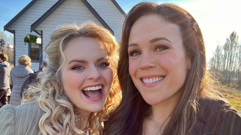 Andrea Brooks, Erin Krakow on set