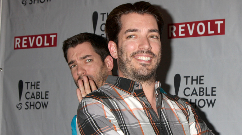 Drew Scott making a concerned face behind Jonathan