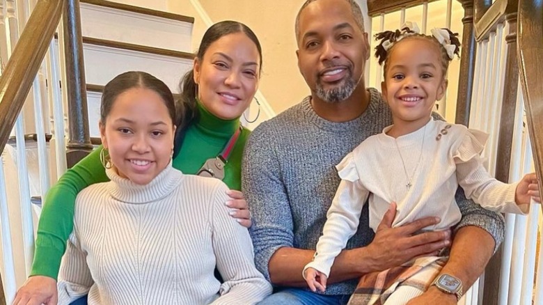 Egypt Sherrod and Mike Jackson pose for photo with children