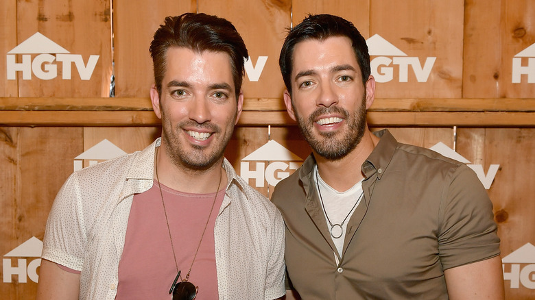 Jonathan and Drew Scott smiling