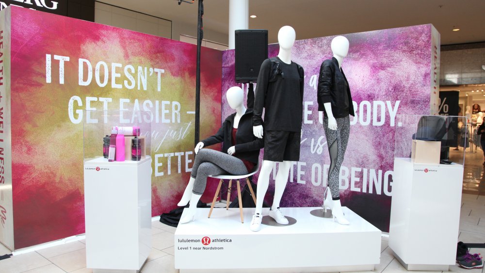 Lululemon pop-up display