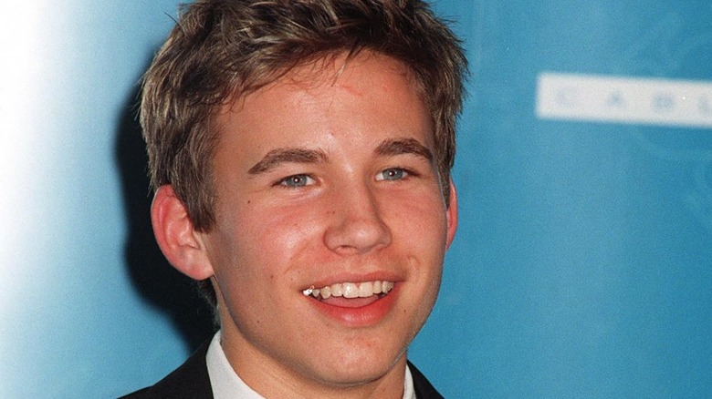 Jonathan Taylor Thomas posing on the red carpet