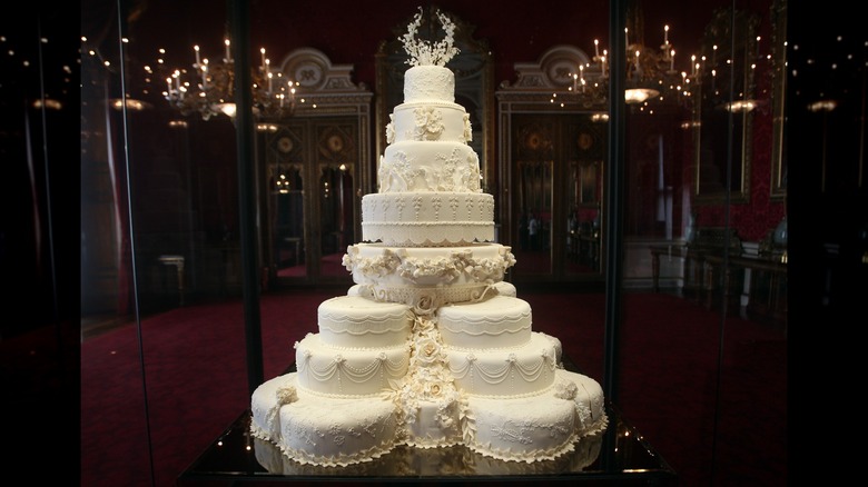 Kate Middleton and Prince William wedding cake