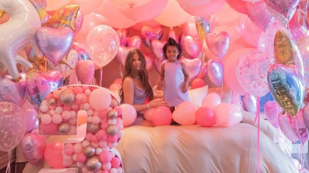 Khloé and True balloon bedroom