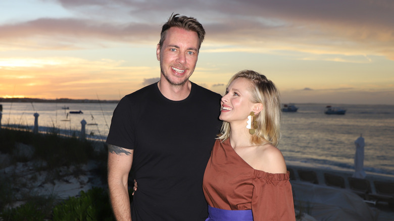 Dax Shepard and Kristen Bell posing together