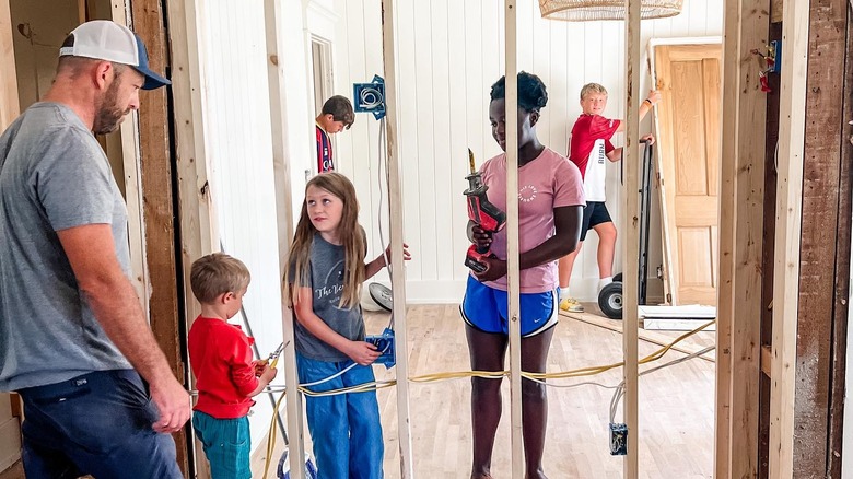 Dave Marrs with his kids working on the Marrs home 