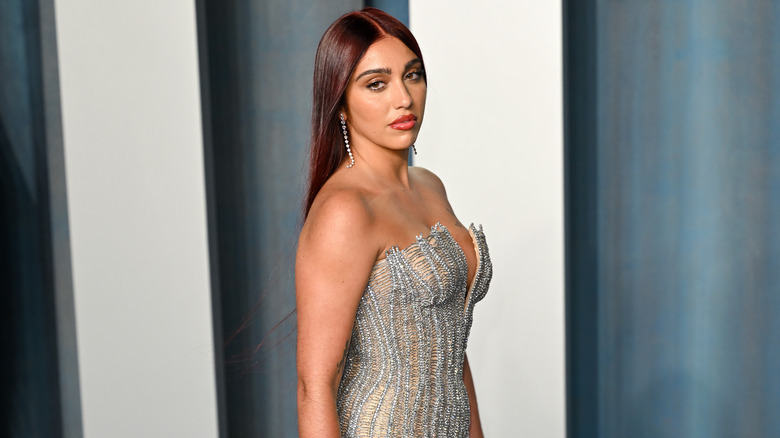 Lourdes Leon walking at Vanity Fair Oscars party