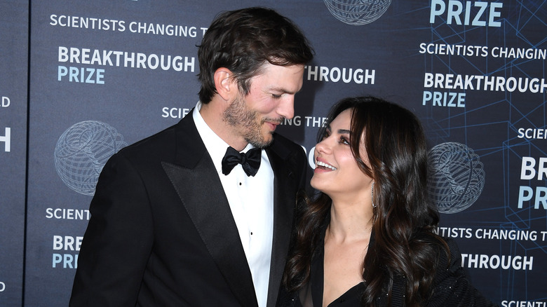 Mila Kunis and Ashton Kutcher posing together